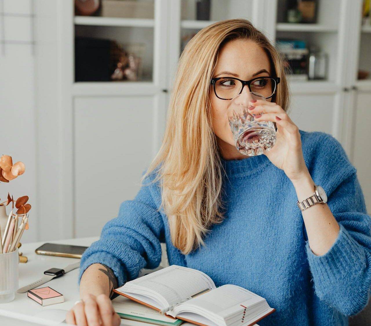 Photo by Karolina Grabowska: https://www.pexels.com/photo/woman-sitting-by-the-table-using-a-computer-laptop-5908756/